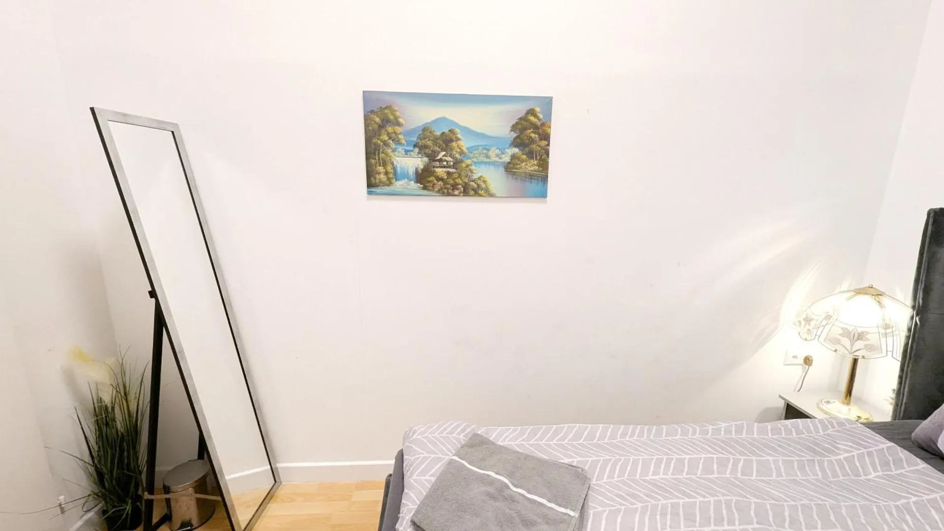 Comfortable Rooms In Lugner City Area Wien